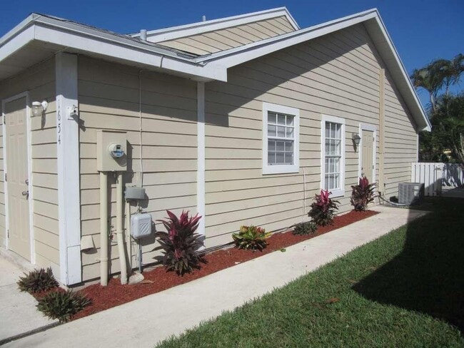 Building Photo - 1654 Royal Forest Ct