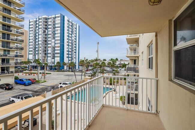 Building Photo - 1401 S Ocean Dr