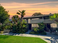 Building Photo - Beautiful 3B/2.5BA in Carlsbad!