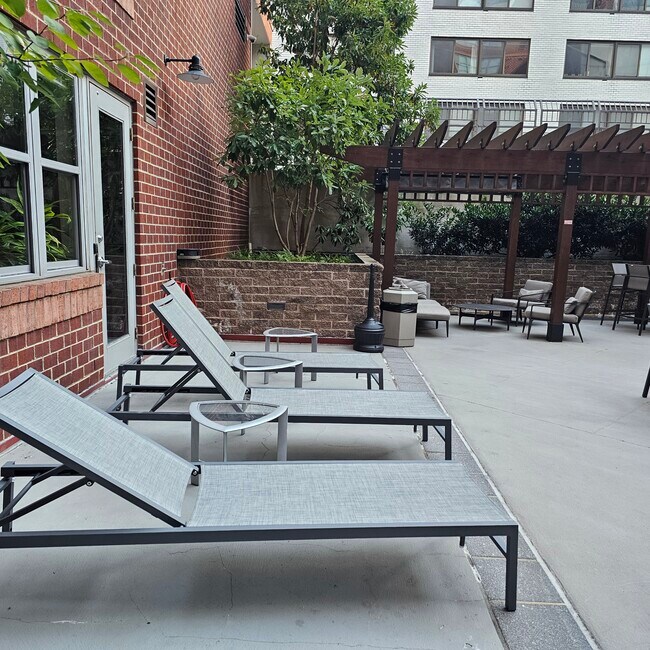 Seatting area - 1300 N St NW