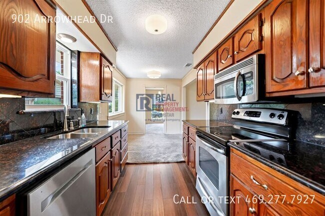 Building Photo - 902 Arrowhead Dr