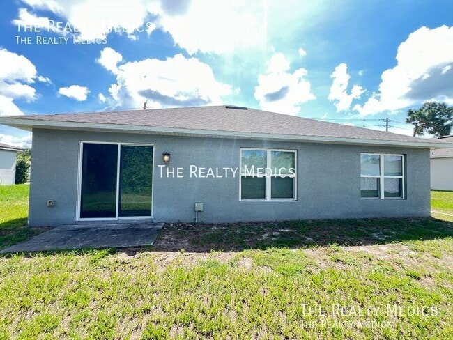 Building Photo - 1902 Laredo Dr