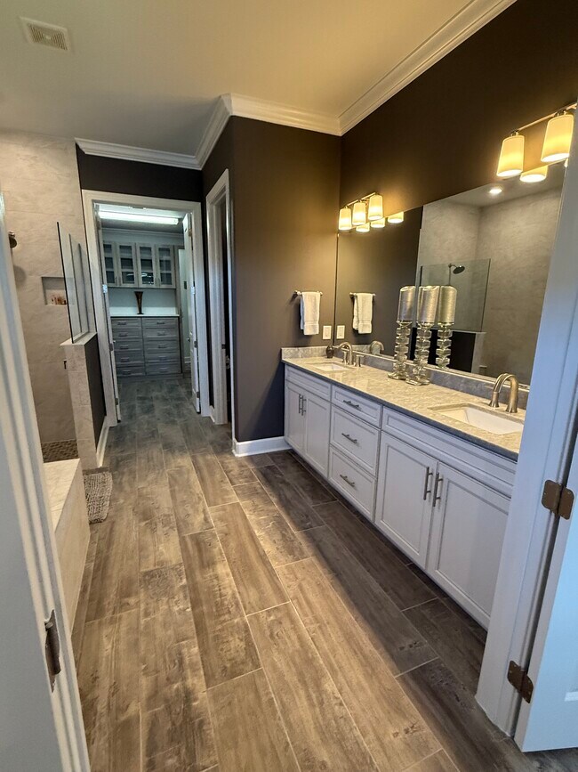 Building Photo - 9574 Everglades Dr