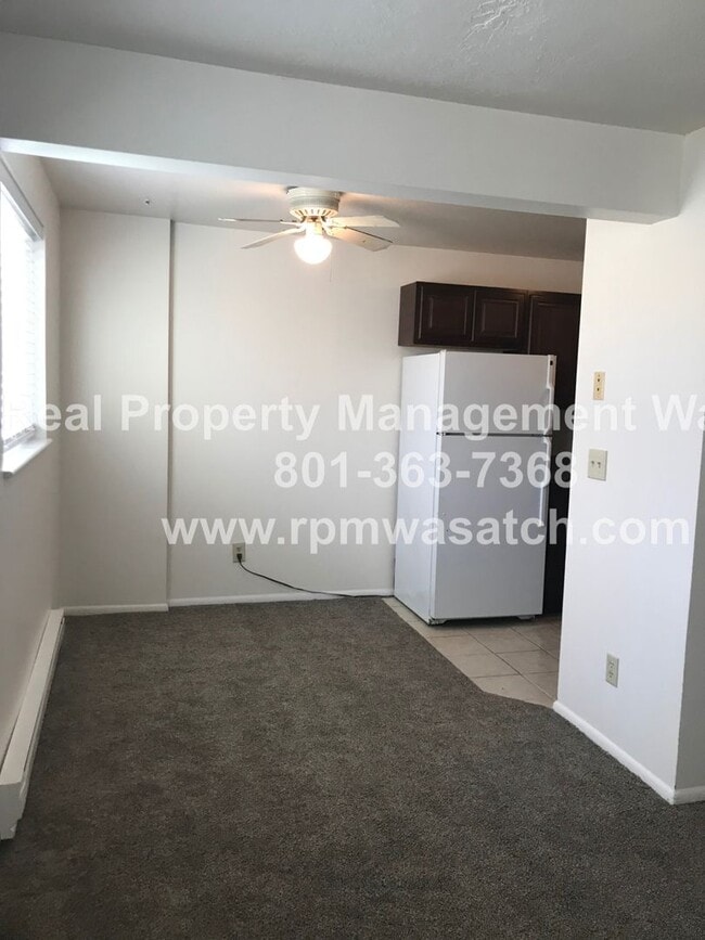 Building Photo - Check out This Cute 2 Bedroom 1 Bath SLC Condo!
