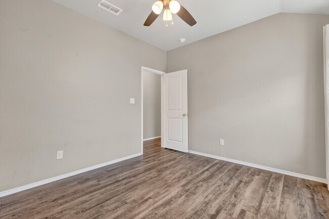 Building Photo - 623 N Elkhart Ave