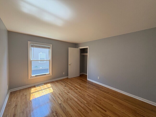 Building Photo - 519 Asbury Ave