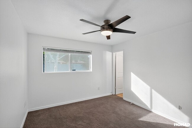 Building Photo - 3029 W Shaw Butte Dr