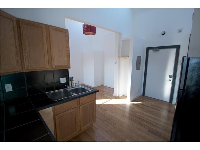 Building Photo - 25 E 26th St