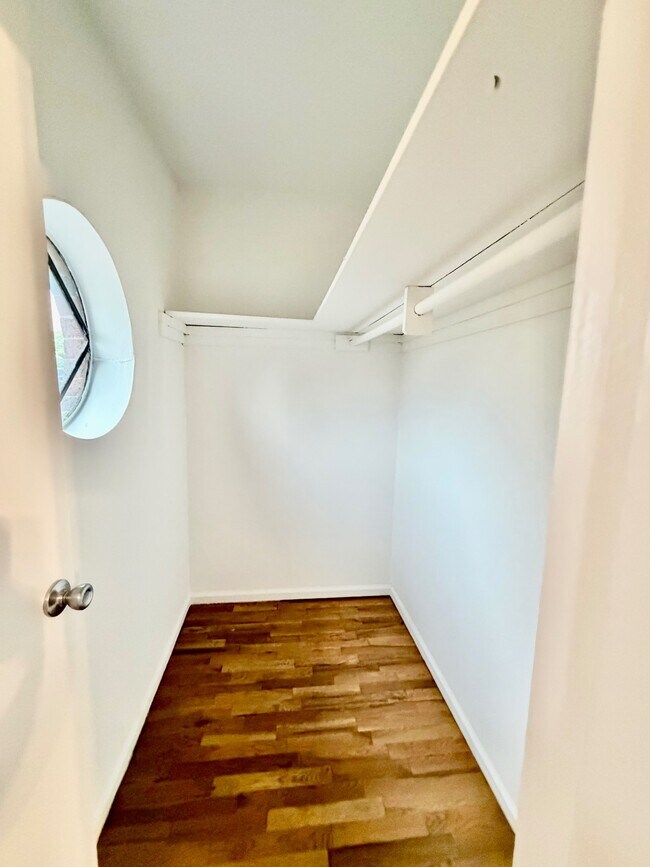 Building Photo - 115 Stonelea Pl