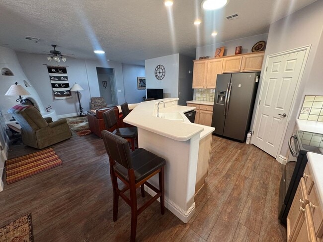 Building Photo - Beautiful 3 Bed / 2 Bath Furnished Home in Sun River 55+ Community!!