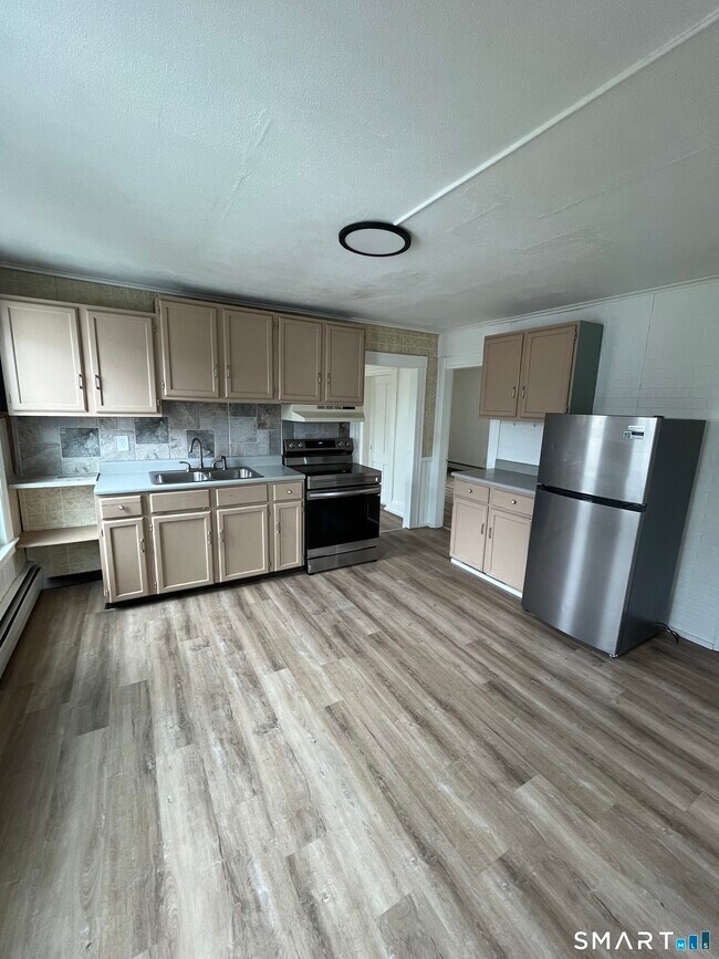 Building Photo - 11 Roosevelt Ave