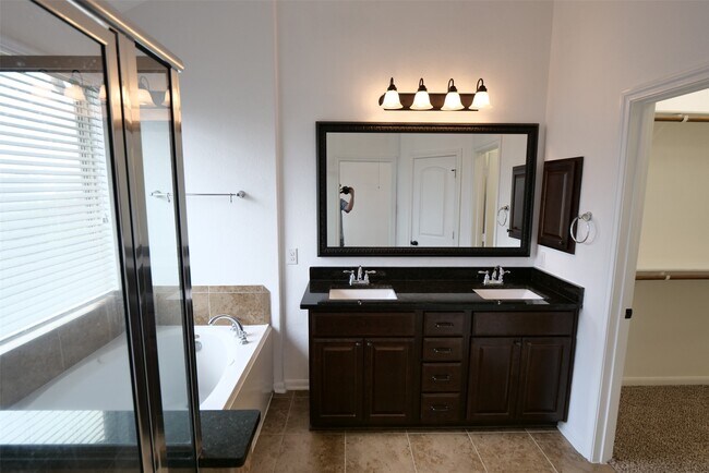 Building Photo - 12211 Stellano Ln