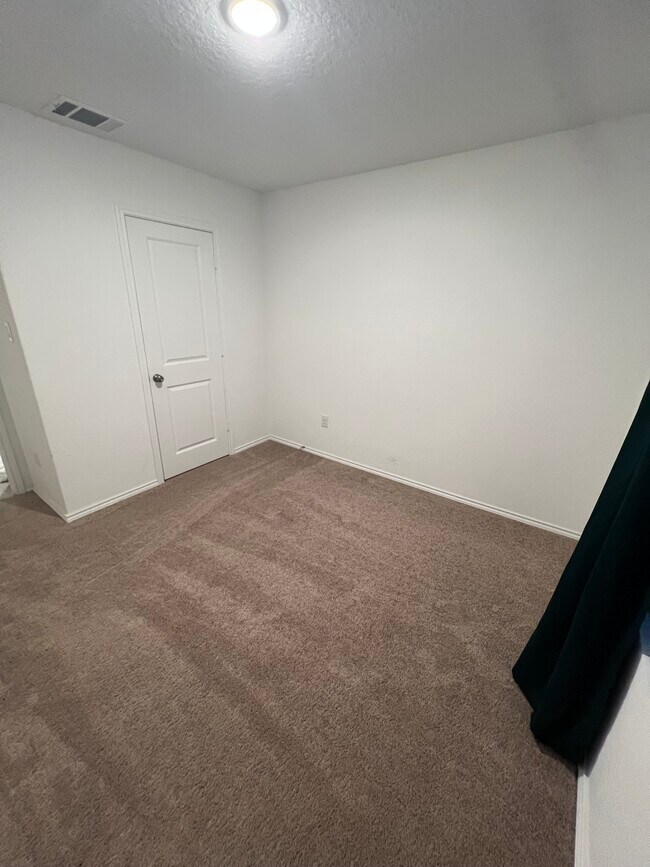 Building Photo - 7211 Green Sapphire