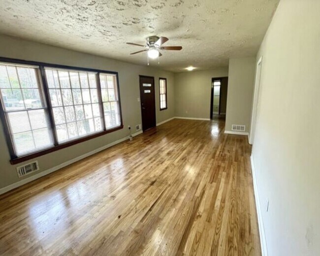 Building Photo - Single Family Home