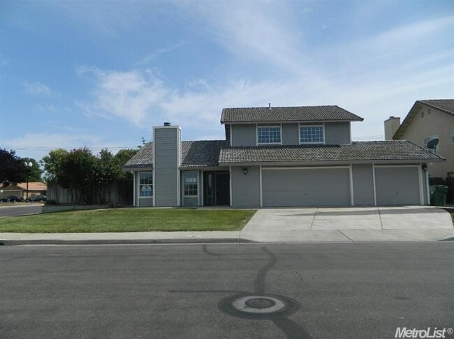 Building Photo - Huge 3 Bedroom 2.5 Bath Corner Lot Home fo...
