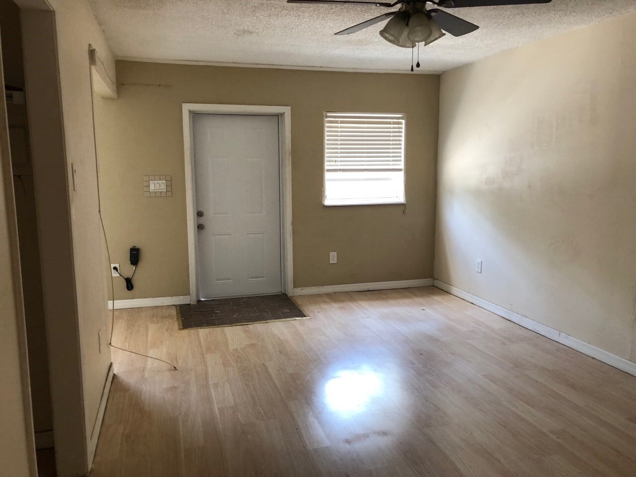 Building Photo - 410 28th St W