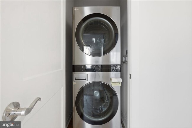 Building Photo - 13538 Sayward Blvd