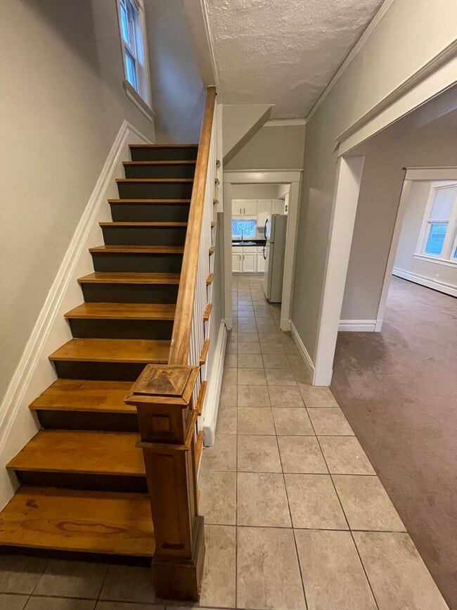 Building Photo - AVAILABLE Immediately! - Gorgeous 3 Bedroom 1 Bath Single Family Home!
