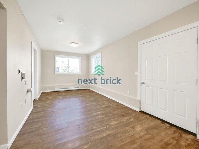 Primary Photo - 5 Bed and 3 Bath Single-family Home Availa...