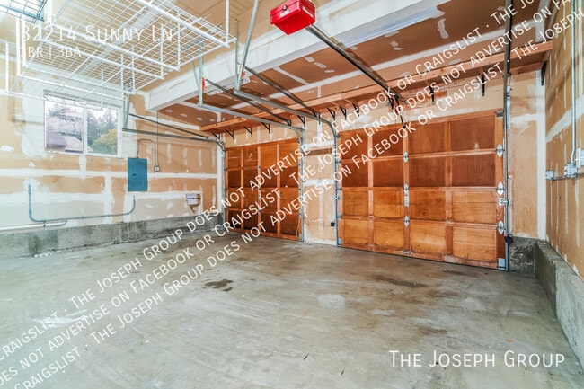 Building Photo - 32214 Sunny Ln