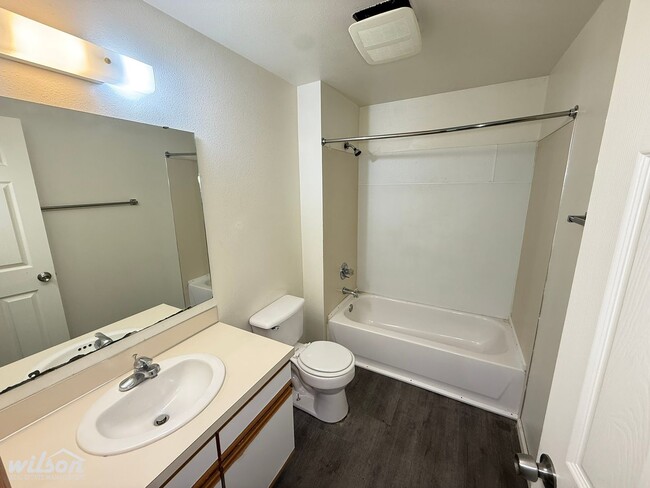 Building Photo - 630 N 5th Ave