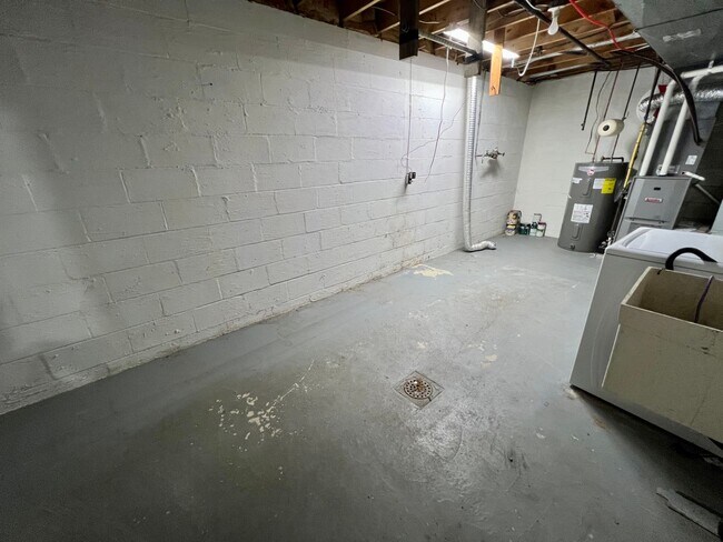 Building Photo - Sewickley Heights - Gorgeous Townhouse - 3...