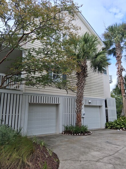 Building Photo - 12 Seahorse Ct