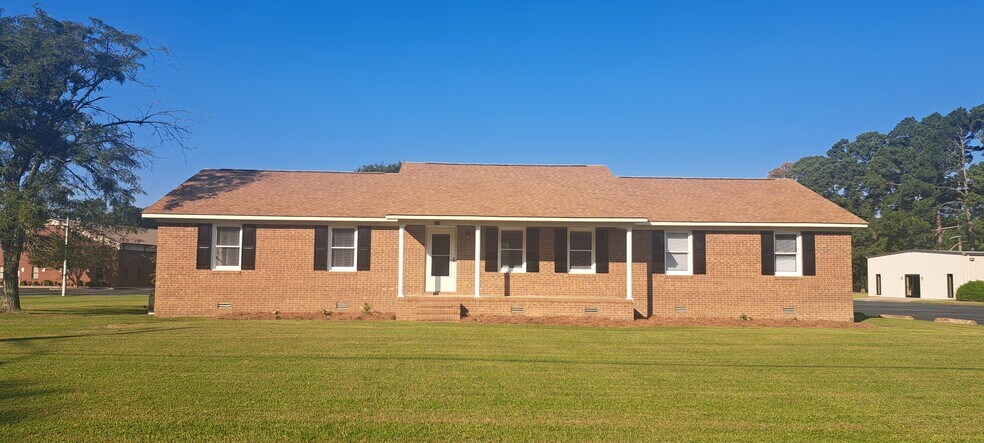 Primary Photo - 206 Country Day Rd