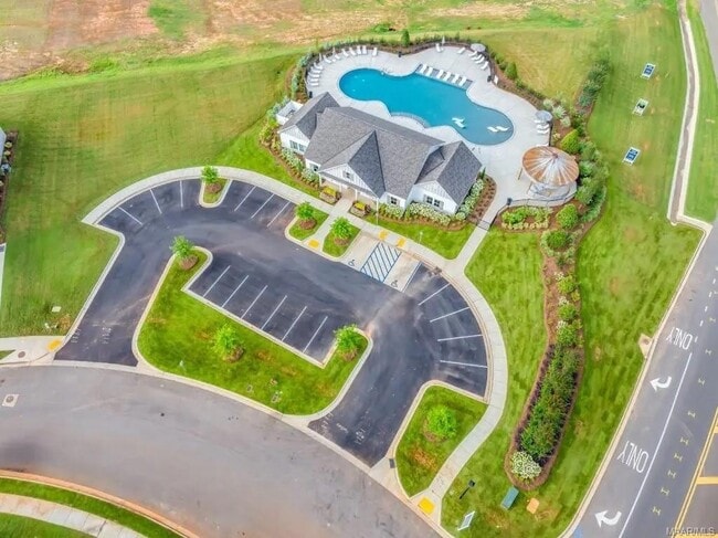 Building Photo - 380 Sydney Dr S