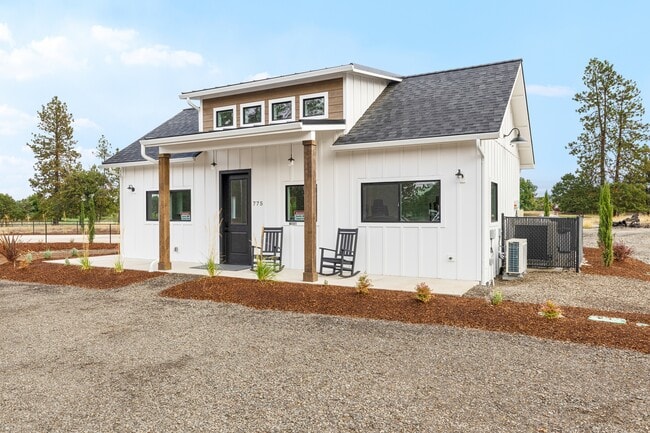 Building Photo - 206 Bogey Ln
