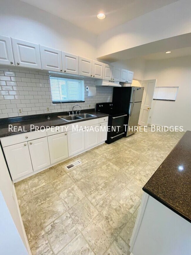 Building Photo - 1293 Purcell Ave