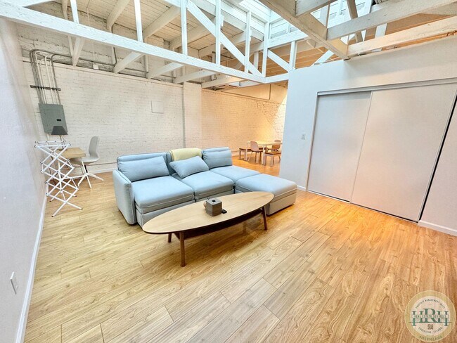 Building Photo - Huge Spacious 1BR|1BA loft in Lower Haight