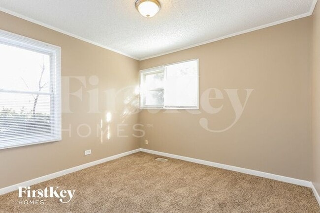 Building Photo - 308 Shabbona Dr