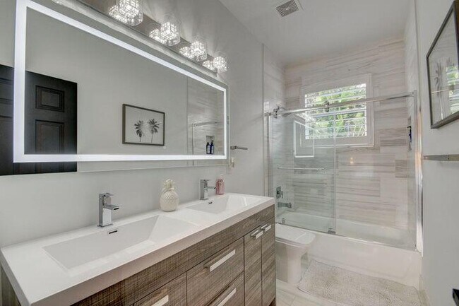 Building Photo - Sand Hills Circle, Lake Worth, FL 33463 - 4 BR 3 BA condo