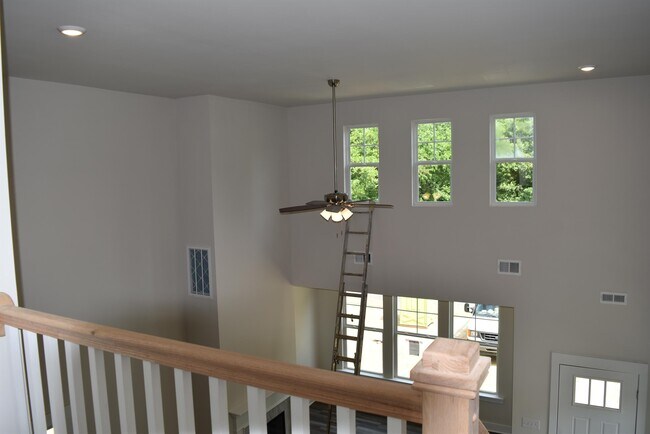 Building Photo - 1009 Justice Ave