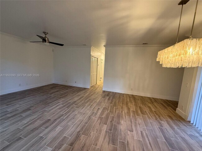 Building Photo - 6582 Via Regina