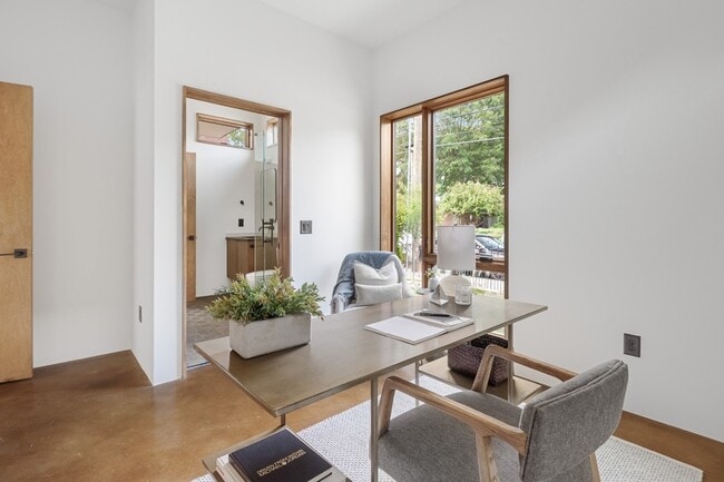 Building Photo - 1603 5th Ave N