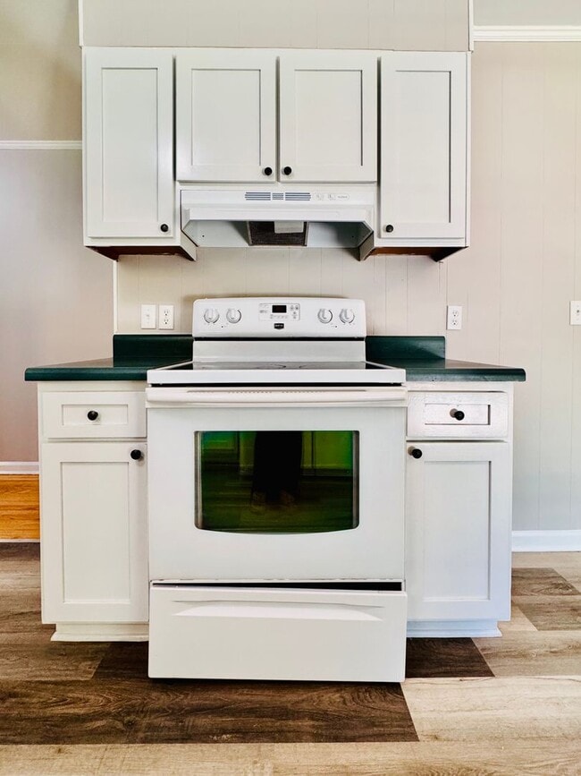 Building Photo - 4 BEDROOMS + 3 BATHS in Butner
