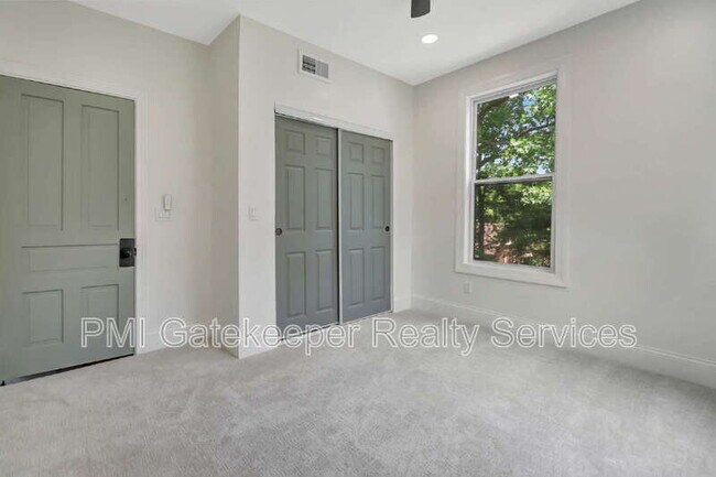Building Photo - 3020 Daytona Ave