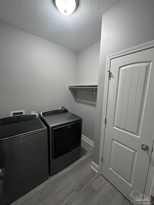 Building Photo - 4745 Dupont Cir