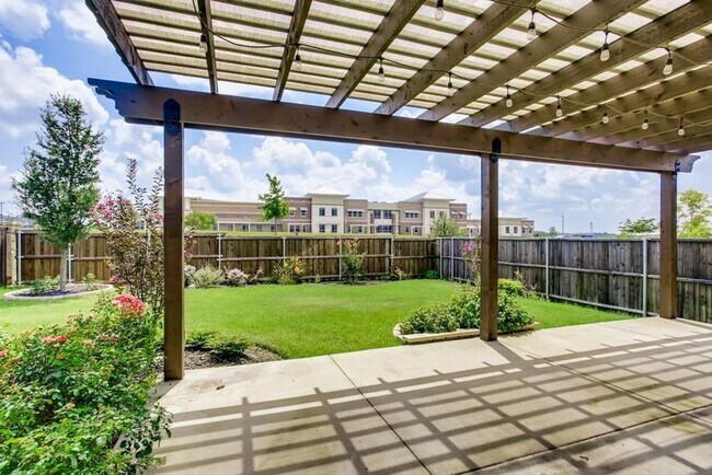 Building Photo - Charming 4-Bedroom Home in Devonshire with Spacious Living Areas and Gorgeous Backyard Oasis.