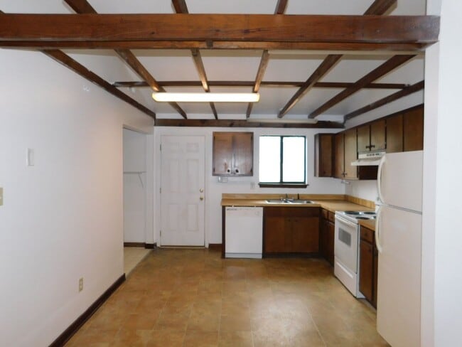 Building Photo - Duplex in Havelock close to Cherry Point