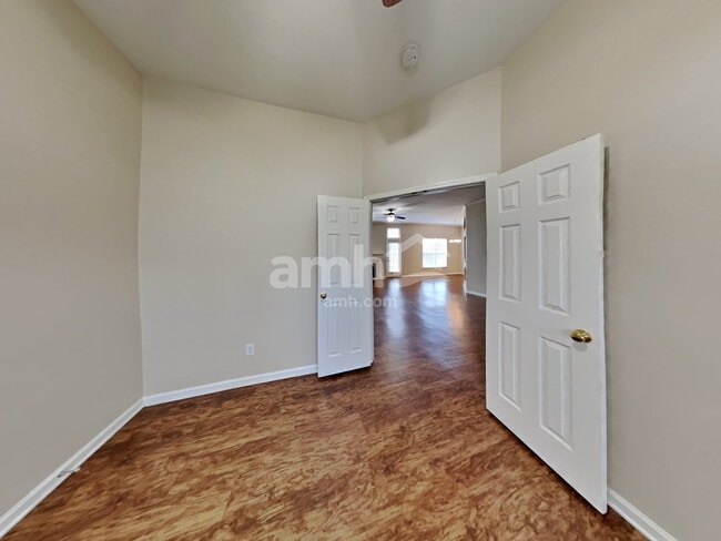 Building Photo - 6862 Babbling Brook Ln