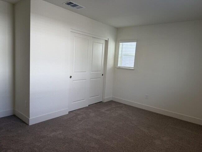 Building Photo - Brand New DR Horton Home Close to UNR!
