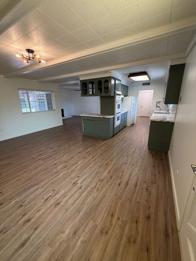 Building Photo - Remodeled home