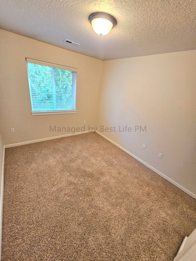 Building Photo - 9994 SE Old Town Ct