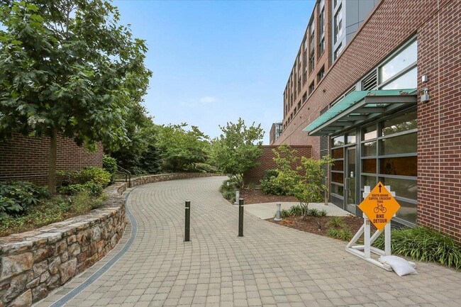 Building Photo - 139 Hesketh St