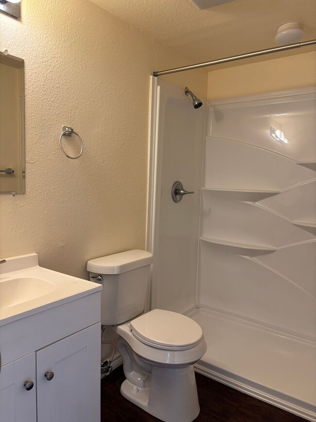 Building Photo - 3/2 Near Downtown Sherman!