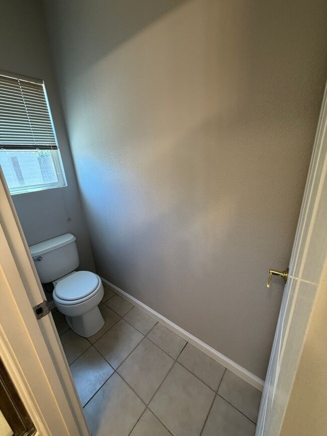 Building Photo - 3 bedroom + office | 2 bathroom | Single family home