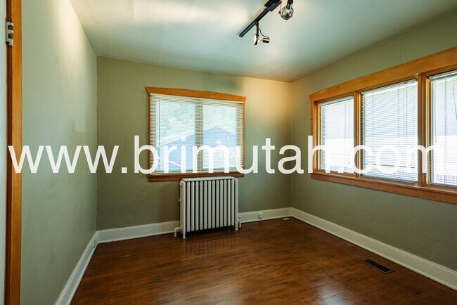 Building Photo - 1475 E Michigan Ave